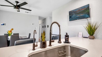 1322 Meadow Knoll Dr in San Antonio, TX - Building Photo - Building Photo