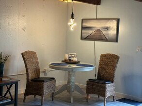 1420 Madison Ave, Unit Columbia RiverView Studio in Astoria, OR - Foto de edificio - Building Photo