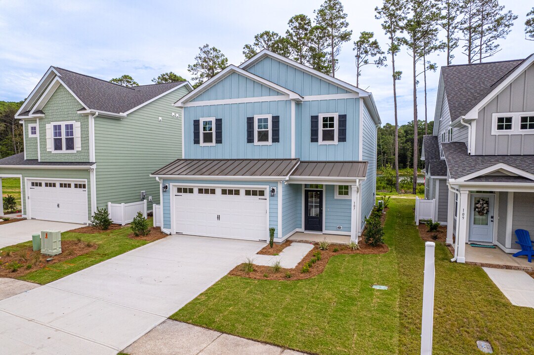 107 Freedom Park Rd in Beaufort, NC - Foto de edificio