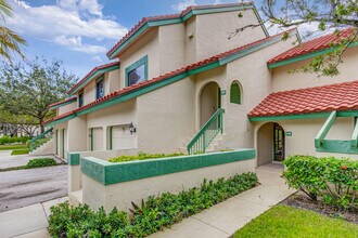 13 Lexington Ln E in Palm Beach Gardens, FL - Building Photo - Building Photo