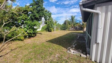 221 Cape Coral Pkwy E in Cape Coral, FL - Building Photo - Building Photo