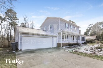 10601 Parlor Rd in Charlotte, NC - Foto de edificio - Building Photo