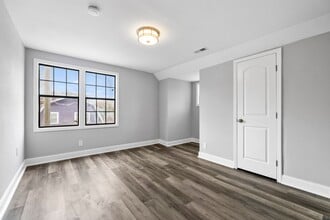 2400 Woodbine Ave, Unit 2400 Woodbine Ave Unit 2 in Knoxville, TN - Building Photo - Building Photo
