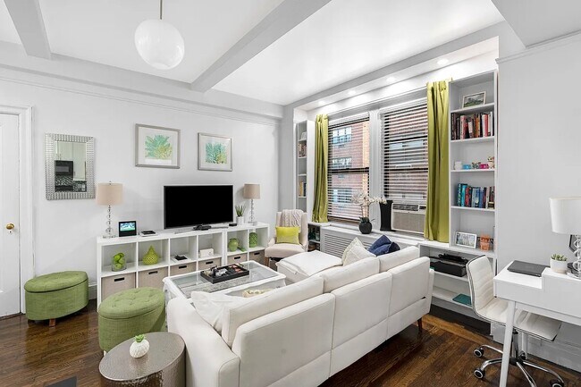 157 E 72nd St in New York, NY - Building Photo - Building Photo
