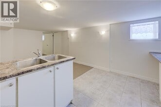 125 Margaret Ave in Kitchener, ON - Building Photo - Building Photo