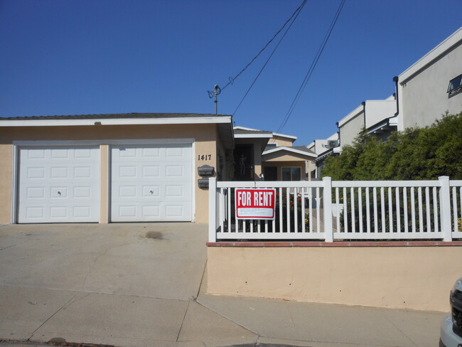 1417 15th St, Unit Rear House in Manhattan Beach, CA - Building Photo - Building Photo