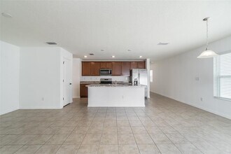 11220 Gold Compass St in Gibsonton, FL - Building Photo - Building Photo