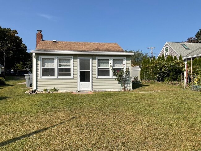 12 S Rd in East Lyme, CT - Building Photo - Building Photo