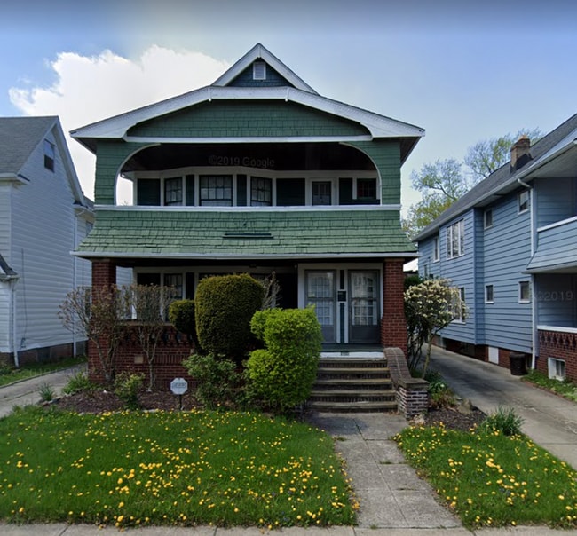 property at 3290 E 146th St