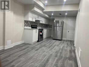 14 Mountain Vis Ct in Vaughan, ON - Building Photo - Building Photo