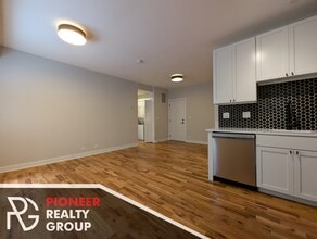 648 W Wrightwood Ave, Unit 3 in Chicago, IL - Foto de edificio - Building Photo