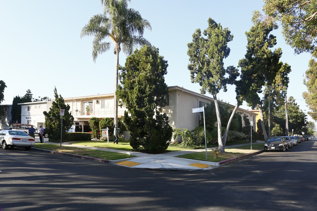 Jaswood Corner in Los Angeles, CA - Foto de edificio