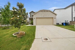 2405 Ayers Dr in Seguin, TX - Building Photo