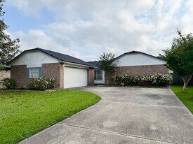 16730 Frigate Dr in Friendswood, TX - Building Photo