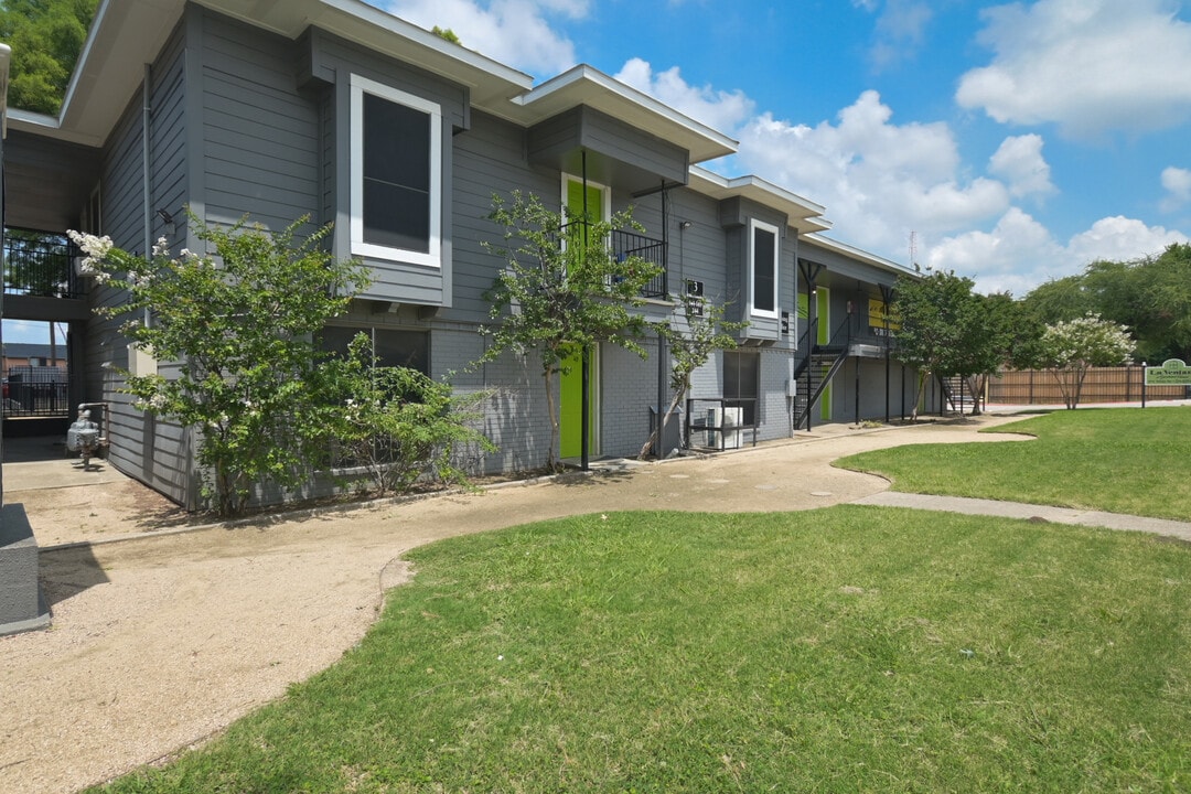 Lila Apartments in Dallas, TX - Building Photo