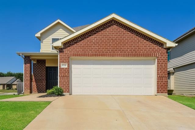 8348 Yaupon Holly Trl in Fort Worth, TX - Building Photo