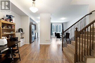 1022 Ballyhale Hts in Ottawa, ON - Building Photo - Building Photo