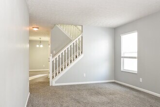 3963 Genteel Dr in Grove City, OH - Foto de edificio - Building Photo