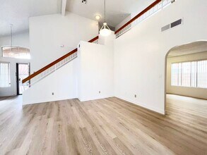 10001 Dove Ridge Dr in Las Vegas, NV - Building Photo - Building Photo