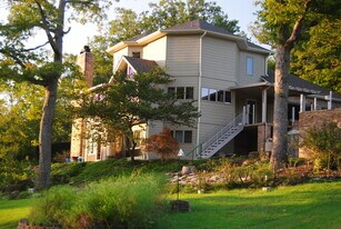 11 Fairway Dr in Eureka Springs, AR - Building Photo