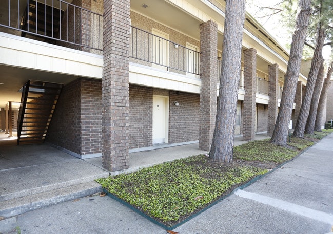 Cleary Pointe Apartments in Metairie, LA - Building Photo - Building Photo