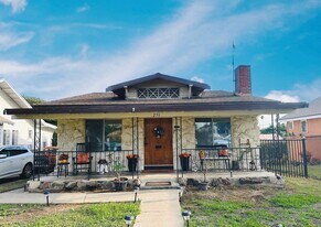 236 W 127th St in Los Angeles, CA - Building Photo