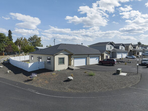 Powerhouse Villas in Yakima, WA - Building Photo - Building Photo