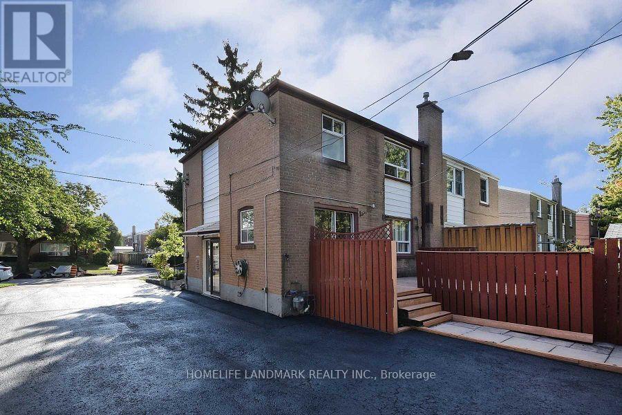 158 Woodfern Dr in Toronto, ON - Building Photo