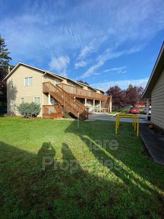 717 Cedar Ave in Marysville, WA - Building Photo