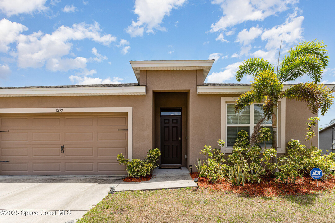 1299 Buffing Cir SE in Palm Bay, FL - Building Photo