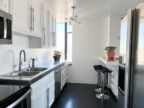 140 Linden Ave in Long Beach, CA - Building Photo - Building Photo