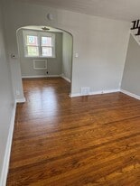 4643 Weymouth St in Philadelphia, PA - Building Photo
