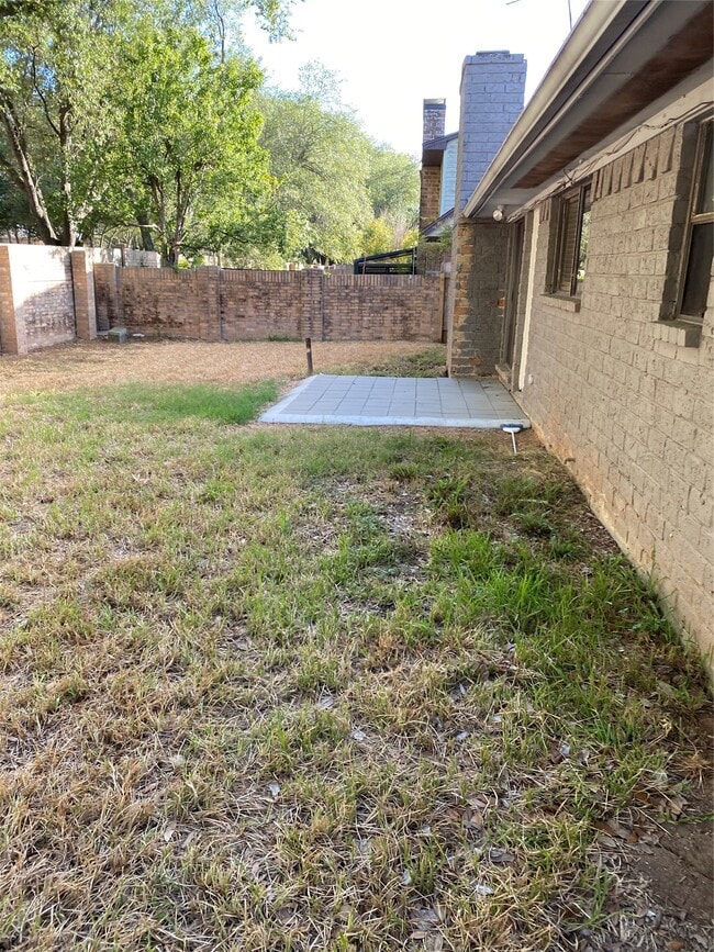 property at 2819 Colony Dr