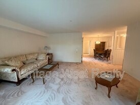 1045 Sutherland Ave in Kelowna, BC - Building Photo