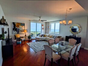 800 N Tamiami Trl, Unit 1001 in Sarasota, FL - Building Photo - Building Photo