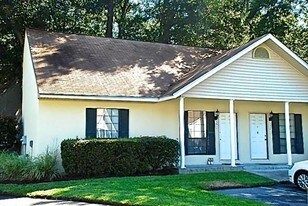 551 Brockinton S in St. Simons Island, GA - Building Photo