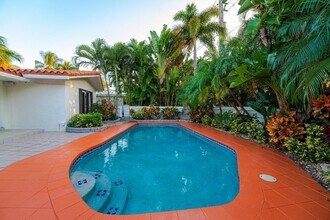 1016 NE 26th Ave in Pompano Beach, FL - Foto de edificio - Building Photo