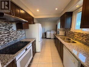 41 Clancy Dr in Toronto, ON - Building Photo - Building Photo