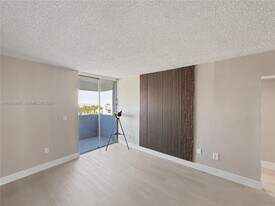 5050 NW 7th St in Miami, FL - Building Photo