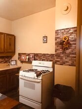 106 Lancaster St in Cohoes, NY - Foto de edificio - Building Photo