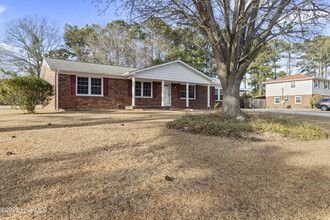 204 Maplehurst Dr in Jacksonville, NC - Building Photo - Building Photo