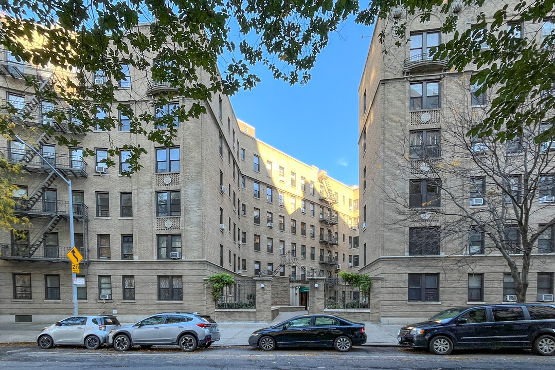 The Crillon Court in New York, NY - Foto de edificio