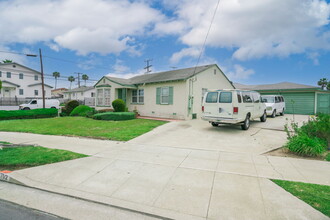 12653 S Hoover St in Los Angeles, CA - Building Photo - Building Photo