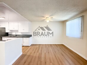 6041 Whitsett Ave in Los Angeles, CA - Foto de edificio - Building Photo