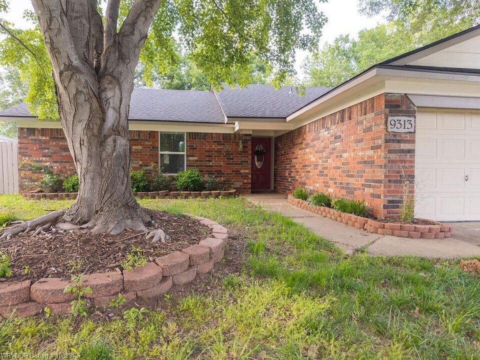 9313 S Houston St in Fort Smith, AR - Building Photo