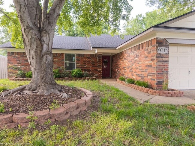 property at 9313 S Houston St