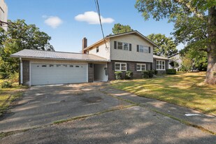 2214 Windsong Trail in Gadsden, AL - Building Photo