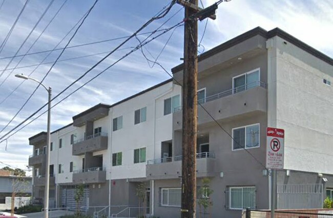 property at 14828 Rayen St