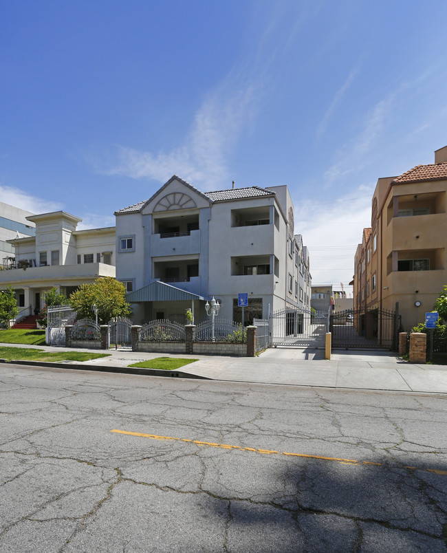 820 S New Hampshire Ave in Los Angeles, CA - Building Photo - Building Photo