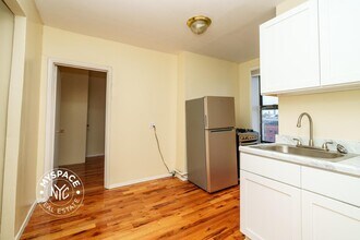 134 Boerum St, Unit F5 in Brooklyn, NY - Building Photo - Building Photo